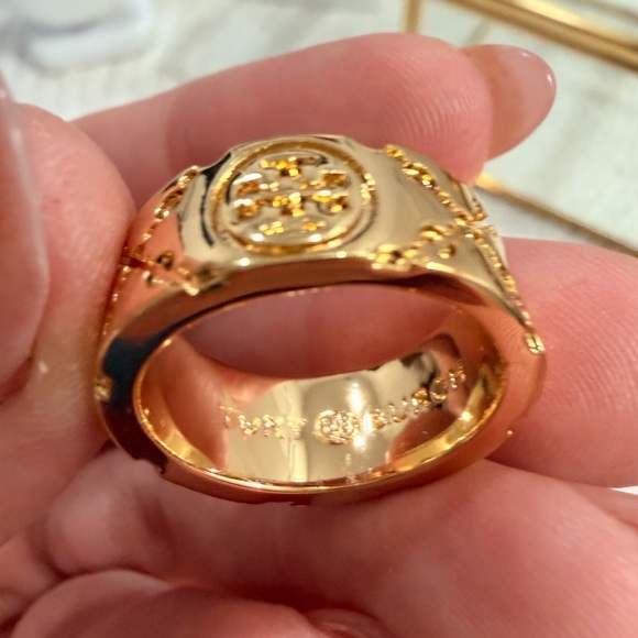 Tory Burch ICON T MONOGRAM RING - NWT/Dust Bag Size 7 - Picture 4 of 8